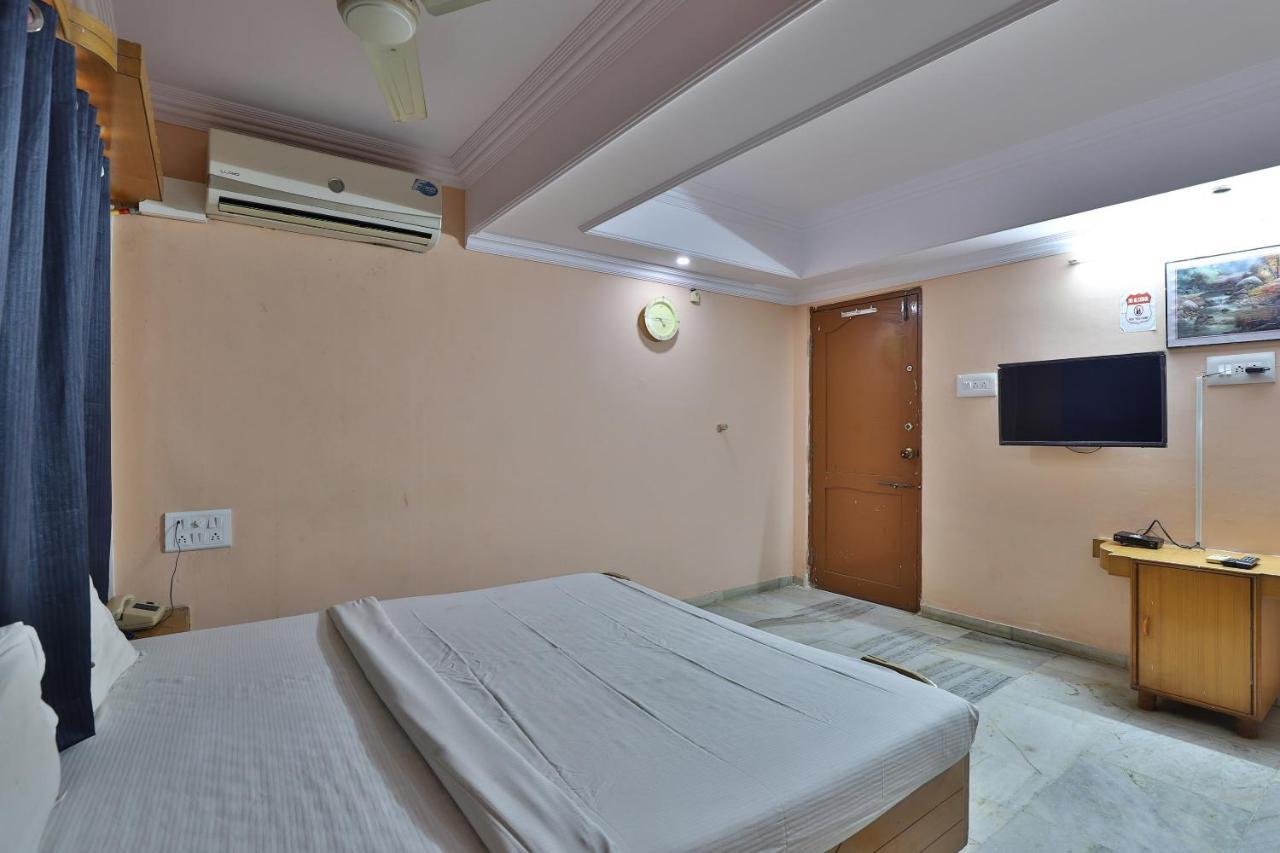 Spot On Hotel Decent Anand Exterior photo