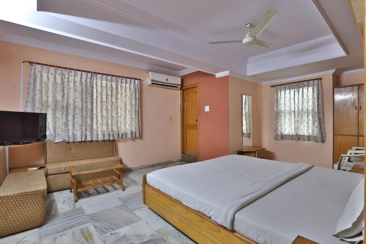 Spot On Hotel Decent Anand Exterior photo