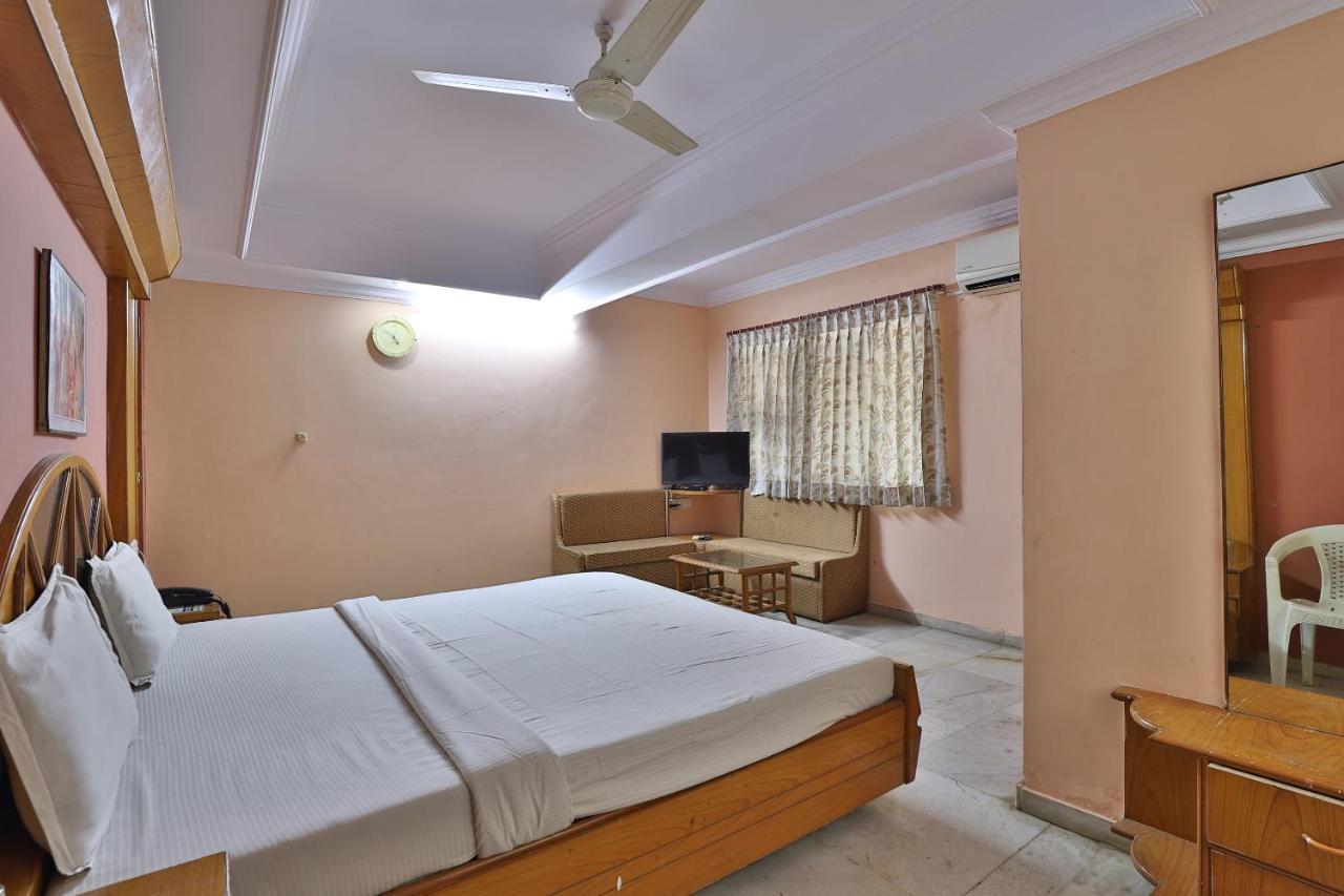 Spot On Hotel Decent Anand Exterior photo