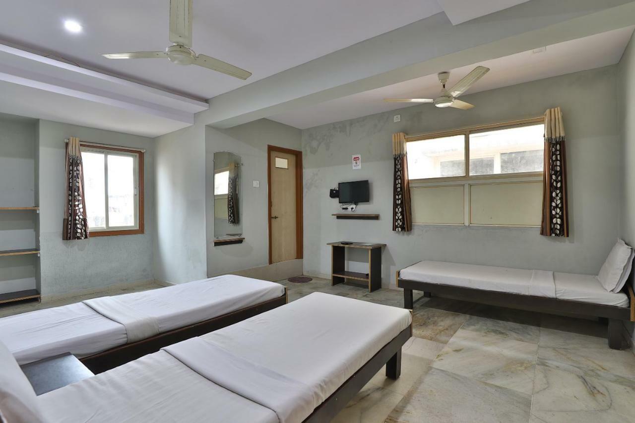 Spot On Hotel Decent Anand Exterior photo