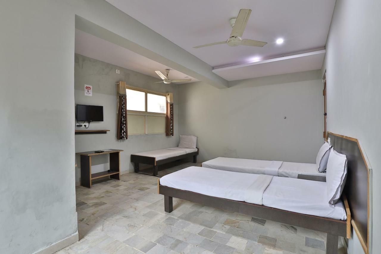 Spot On Hotel Decent Anand Exterior photo
