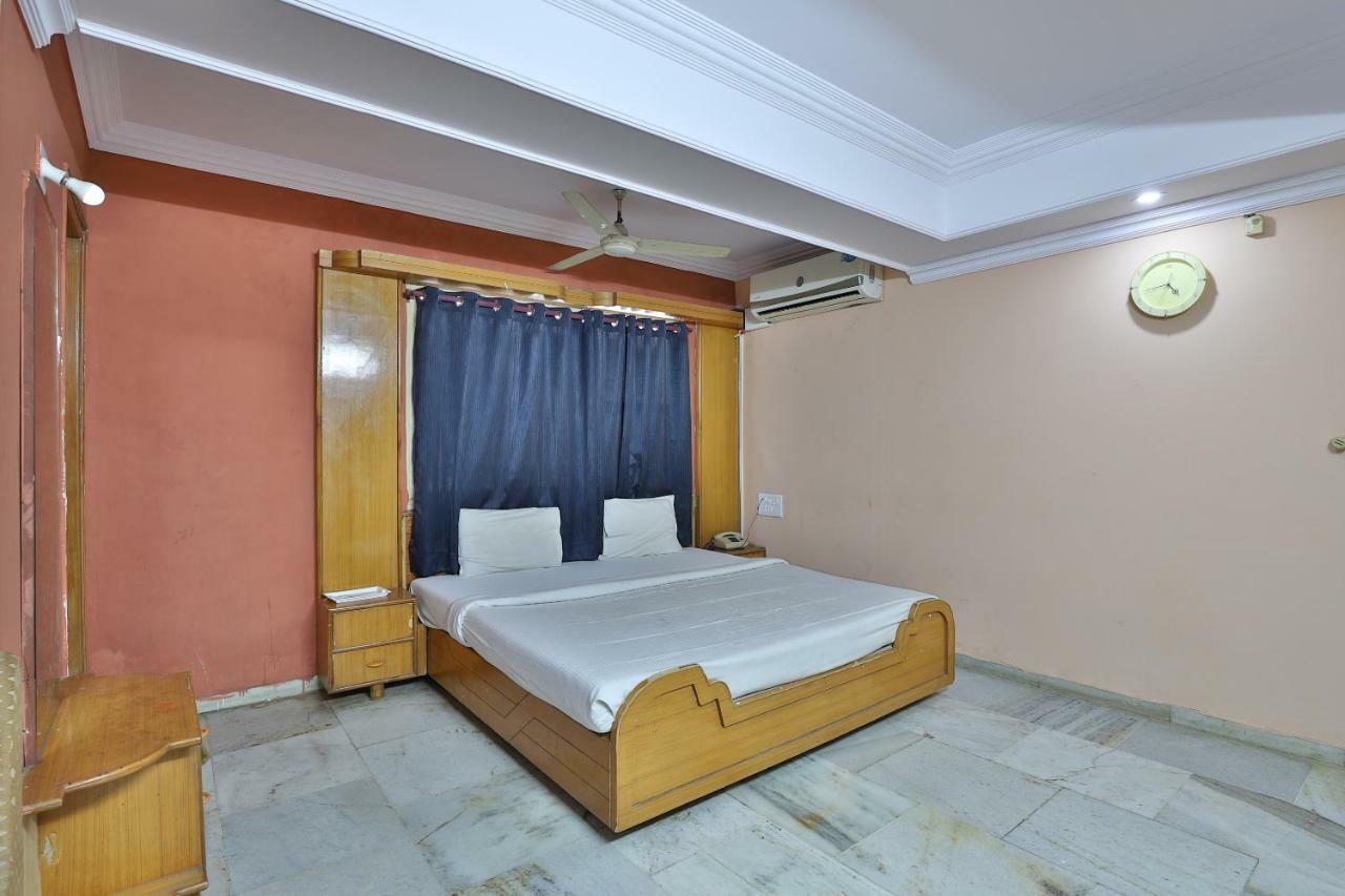 Spot On Hotel Decent Anand Exterior photo